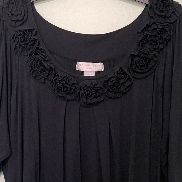 Design History black shirt size 2X with beautiful flowers adoring the neckline - Picture 3 of 10
